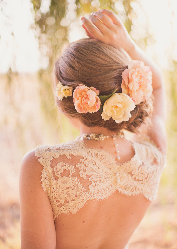 monique-lhuillier-lace-wedding-dresses-06